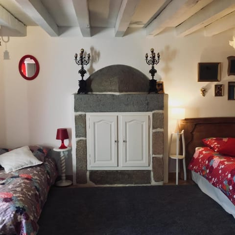 Bed, Photo of the whole room, Decorative detail, Bedroom