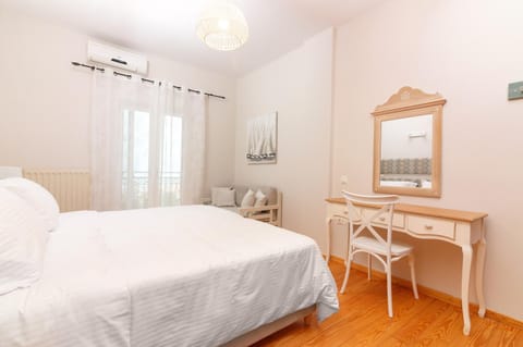 Charming and Comfy House Apartment in Agia Marina