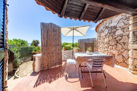 Property building, Balcony/Terrace, Living room