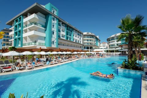 Property building, Day, Guests, Swimming pool