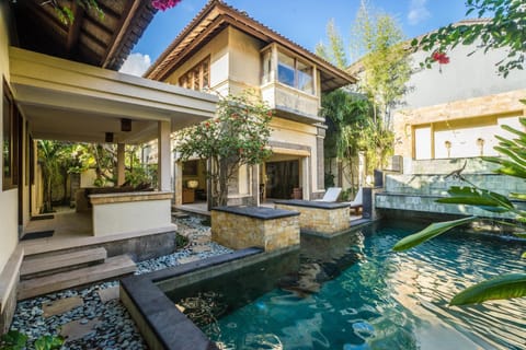 Property building, Patio, Day, Natural landscape, Garden, Garden view, Pool view, Swimming pool, Swimming pool, sunbed