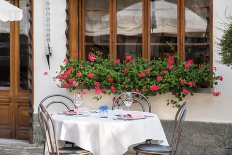 Restaurant/places to eat, Day, Summer, Dining area