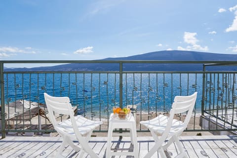 Balcony/Terrace, Seating area, Mountain view, Sea view
