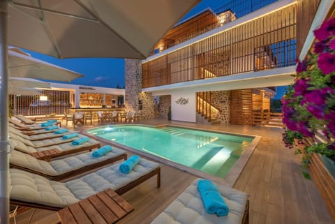 Pool view, Swimming pool, sunbed