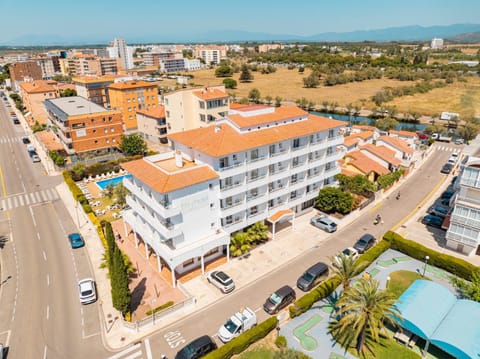 Property building, Facade/entrance, Swimming pool, Parking