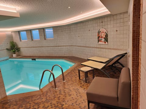 Swimming pool, Swimming pool