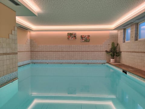 Swimming pool, Swimming pool