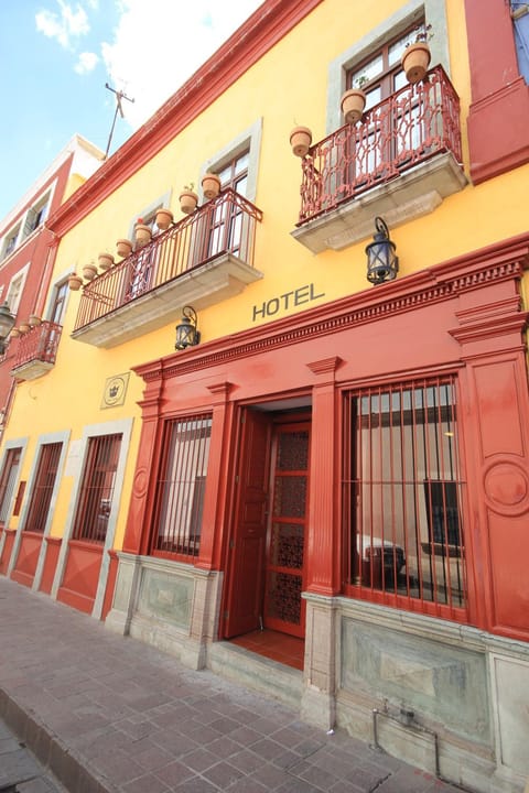 Facade/entrance