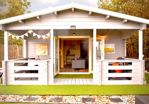 Sunset log cabin Cabin in Babergh District