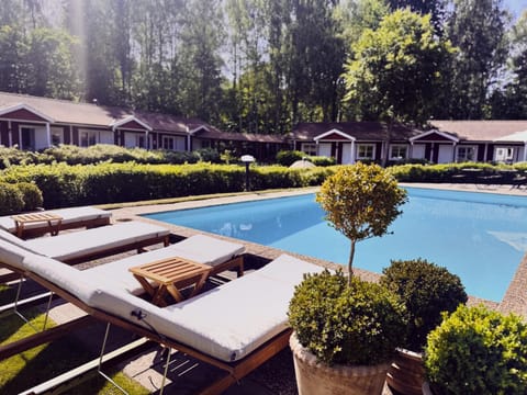 Property building, Day, Garden, Garden view, Pool view, Swimming pool, Open Air Bath, sunbed