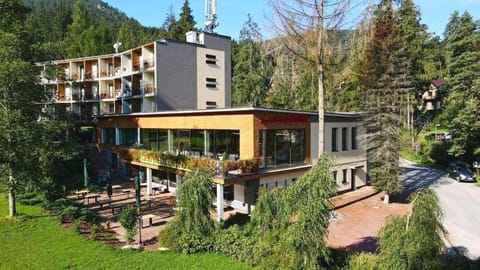 Property building, Restaurant/places to eat, Natural landscape, View (from property/room), Hiking, Animals, Buffet breakfast, group of guests, locker