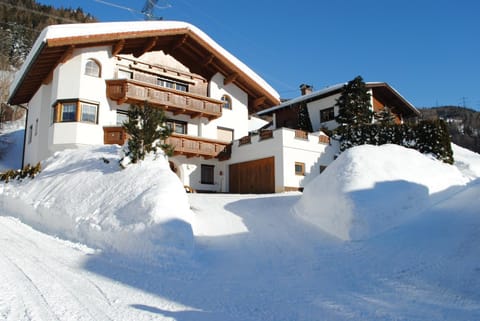 Neighbourhood, Winter