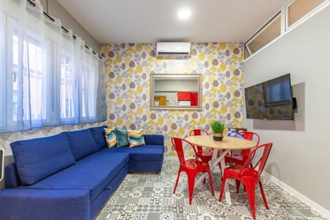 Communal lounge/ TV room, Living room, Lounge or bar, air conditioner, air conditioner
