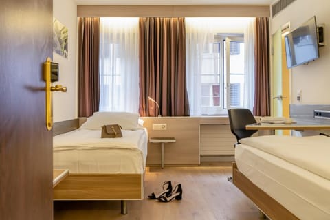 Staff, Photo of the whole room