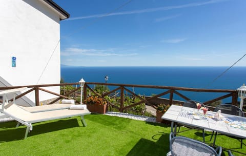 Holidays Perla d'Amalfi - Live the Coast & Private Parking House in Conca dei Marini