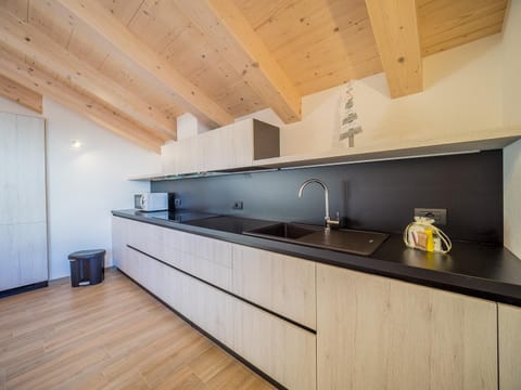 Kitchen or kitchenette, Communal kitchen