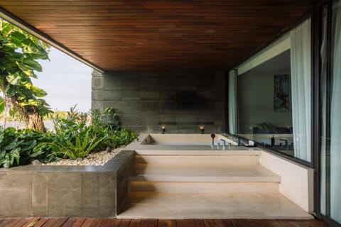 Day, Natural landscape, Hot Tub, View (from property/room), Balcony/Terrace