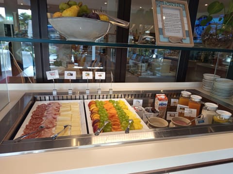 Food and drinks, Buffet breakfast