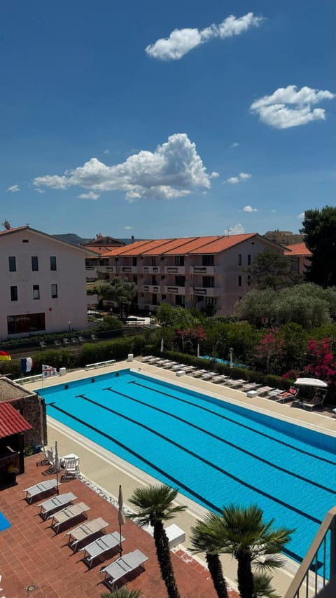 Pool view, Swimming pool, sunbed