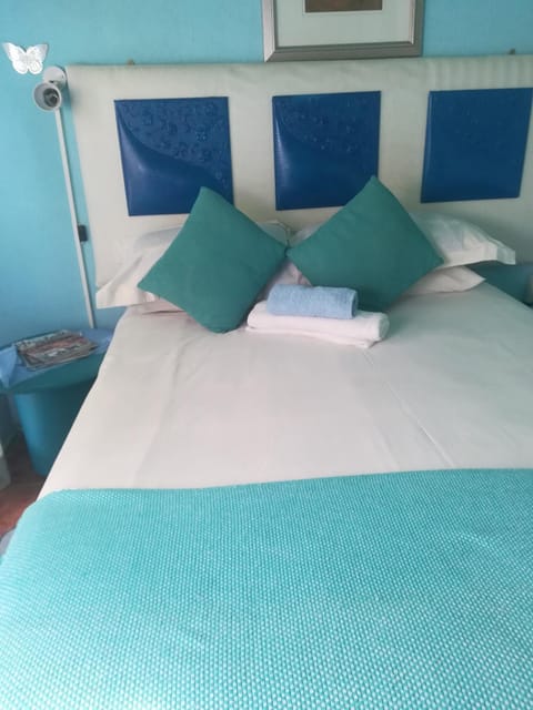 Property building, Bed, Bedroom