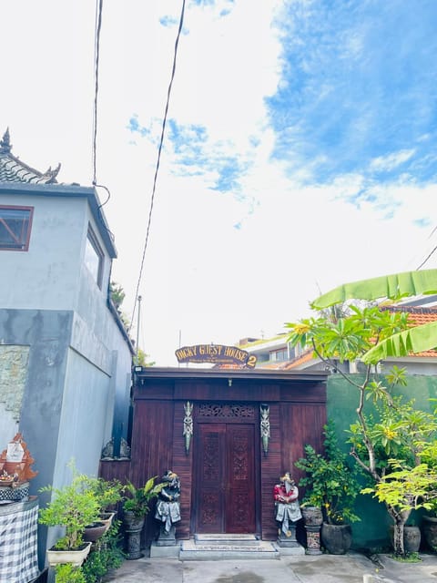 Dicky Guest House 2 Batu Bolong Bed and Breakfast in North Kuta
