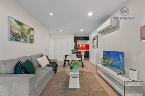 Communal lounge/ TV room, TV and multimedia, Living room, Seating area, Evening entertainment, air conditioner