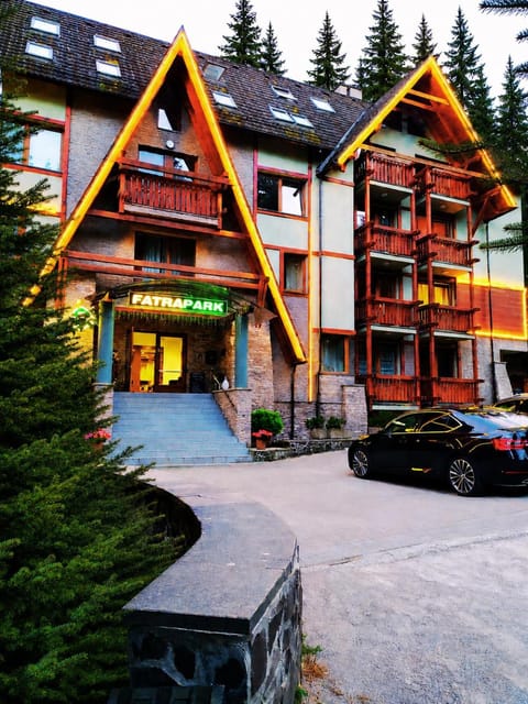 Property building, Facade/entrance, Parking