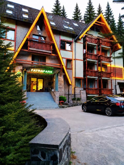 Property building, Facade/entrance, Parking