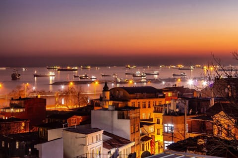 City view, Sea view