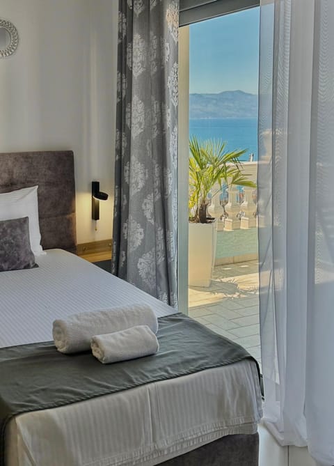 Bed, Sea view