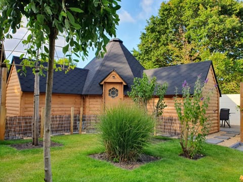 Property building, Day, Garden, Garden view