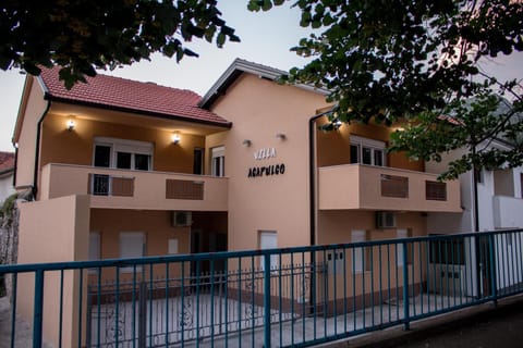 Property building, Off site, Balcony/Terrace, Area and facilities, Location, Certificate/Award