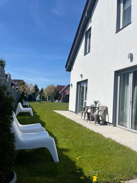 Property building, Spring, Garden, Garden view, sunbed