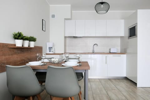 Coffee/tea facilities, Kitchen or kitchenette, Dining area