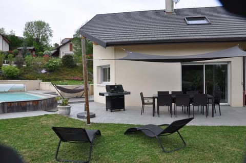 BBQ facilities, Garden, Garden view, Pool view, Swimming pool, sunbed