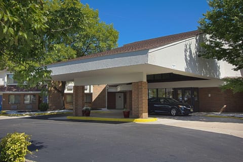 Property building, Facade/entrance, Day, On site, Time of day