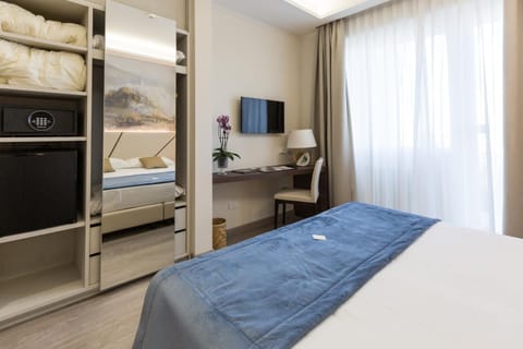 Photo of the whole room, Decorative detail, Bedroom