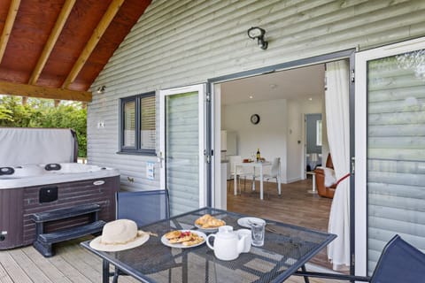 Patio, Hot Tub, Balcony/Terrace