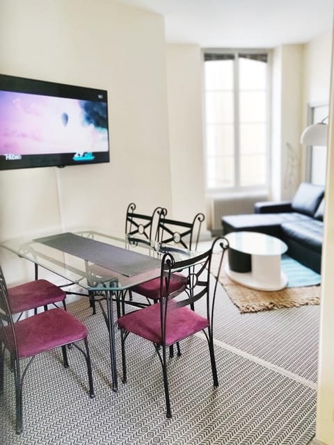 TV and multimedia, Living room, Dining area