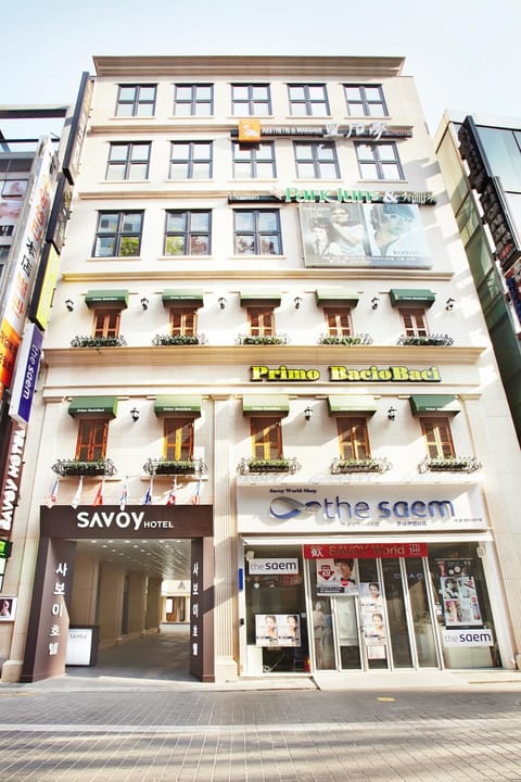 Facade/entrance