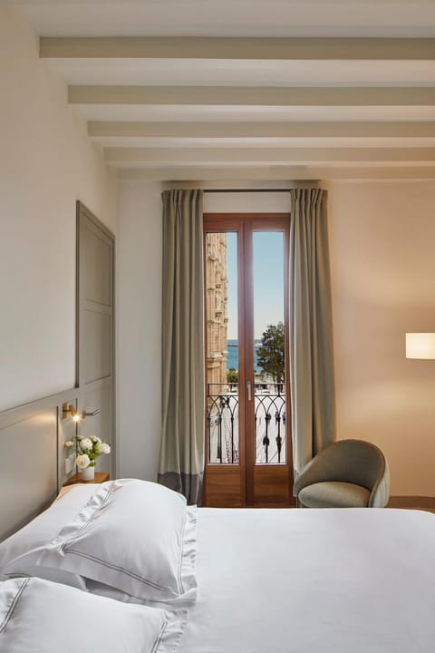 Bedroom, City view, Landmark view, Sea view
