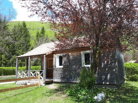 Le Valserine - Camping éco responsable Campground/ 
RV Resort in Haute-Savoie