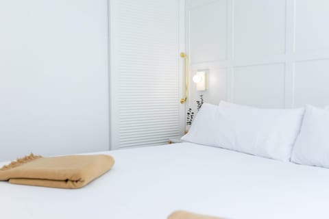 Photo of the whole room, Decorative detail