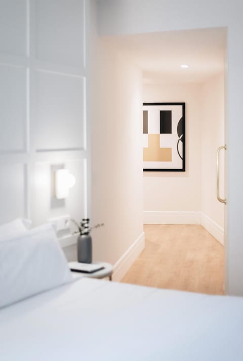 Bed, Photo of the whole room, Decorative detail, Bedroom