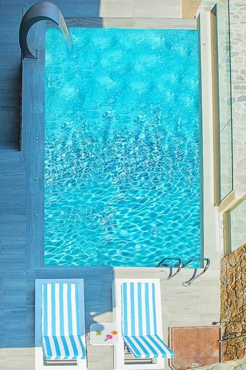 Swimming pool, Swimming pool