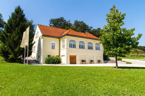 Property building, Facade/entrance, Day, Natural landscape, Garden view