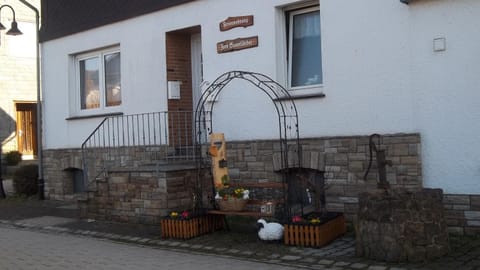 Facade/entrance, Spring