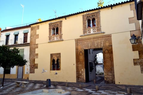 Property building, Facade/entrance, Landmark view