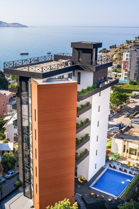 Property building, Day, Neighbourhood, Bird's eye view, Pool view, Sea view, Swimming pool, Location