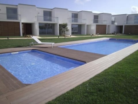 Property building, Garden, Garden view, Pool view, Swimming pool